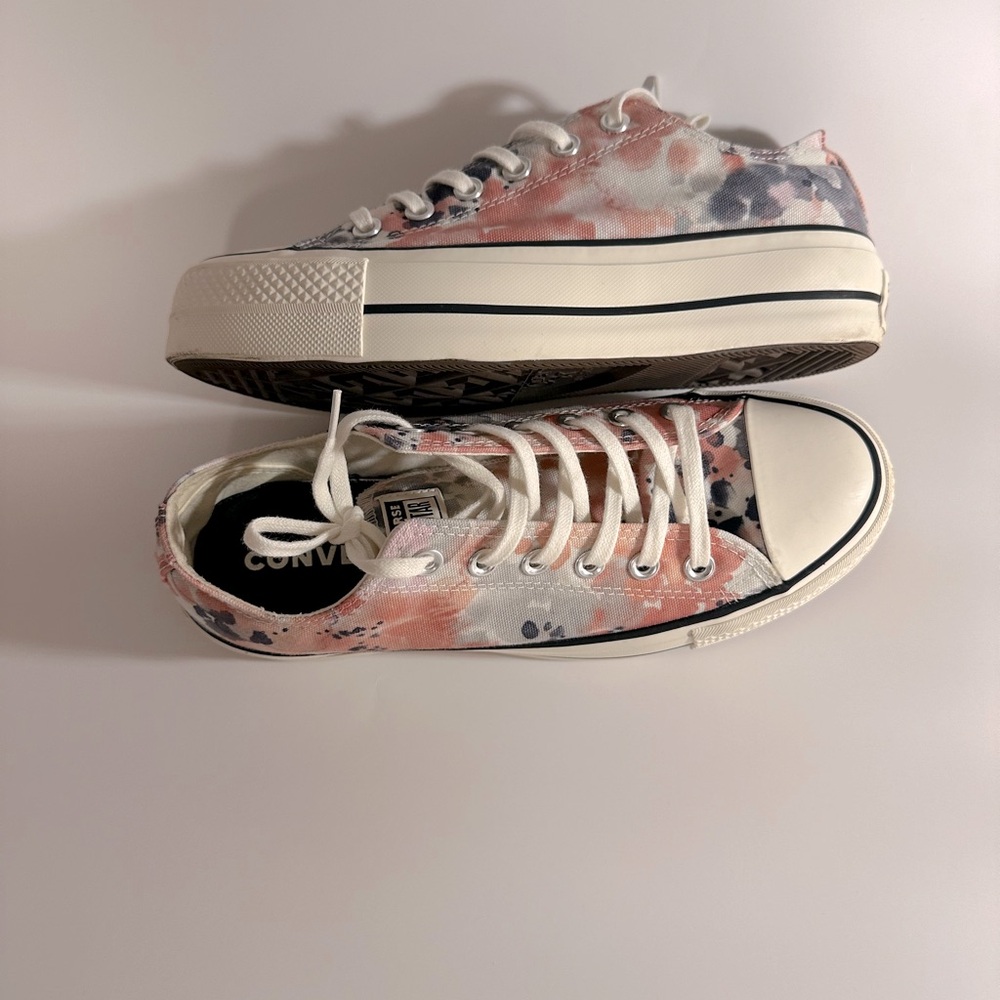 Converse Women’s All Star Platform Tie Dye sneakers. Pink, White & Blue colors